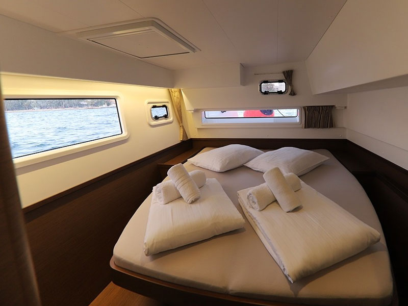 Boat bedroom. Ready for a relaxing nap. Nice view from the window